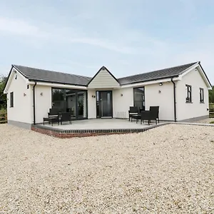 https://strawberry-stables.cardiffhotelswales.com